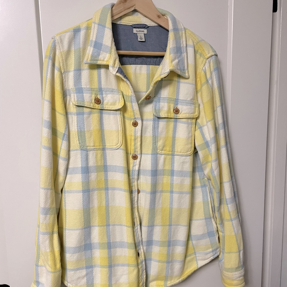 Soft cottony shirt lightly worn